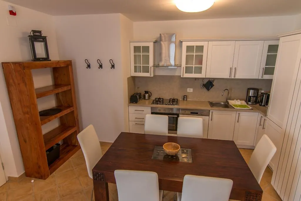 Apartments Athos Rabac